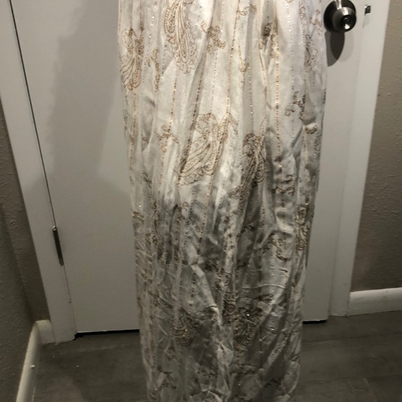 Elegant Cream Maxi Dress - Picture 14 of 16